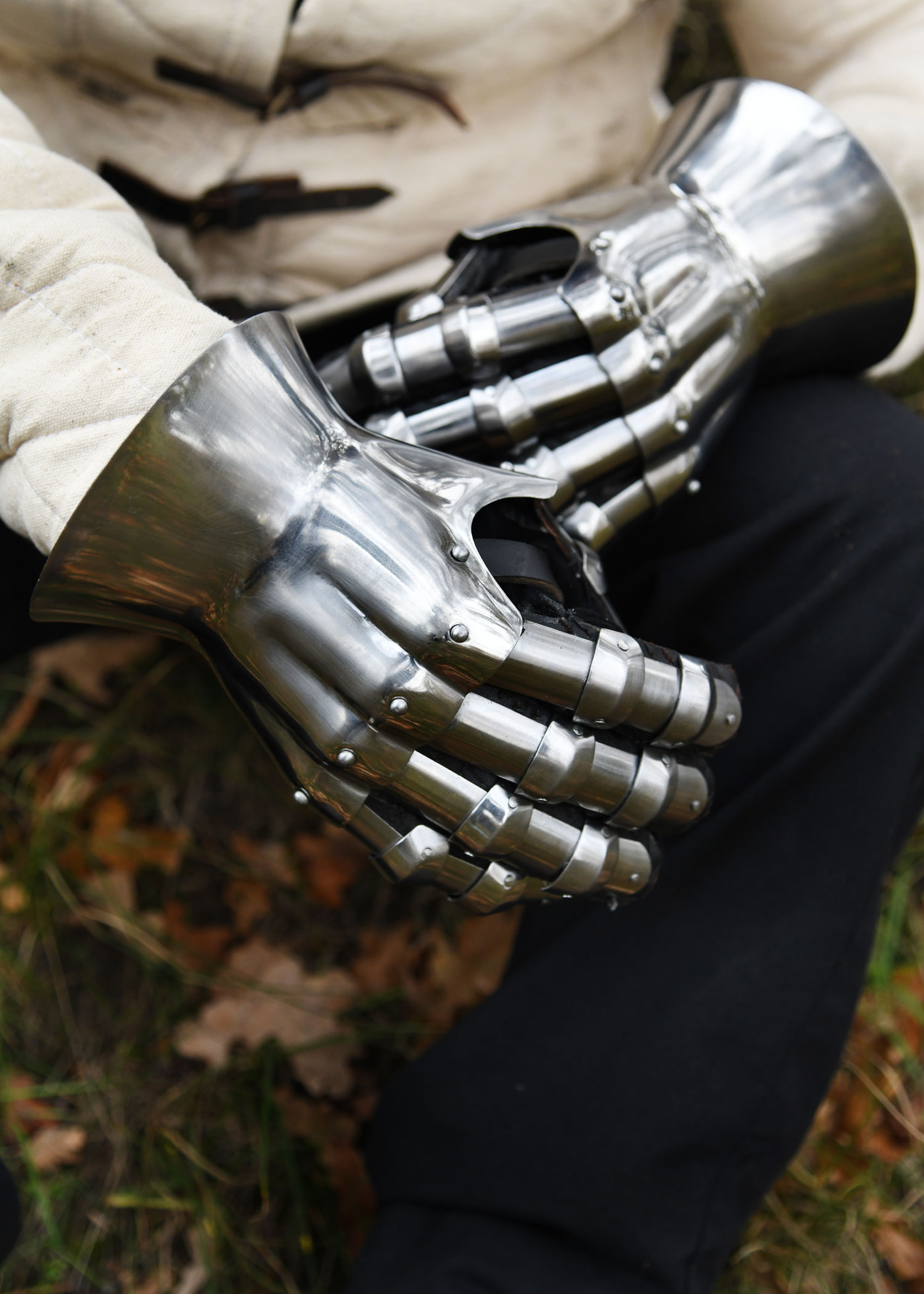 Medieval Hourglass Gauntlets, 14th C., 1.6 mm Steel