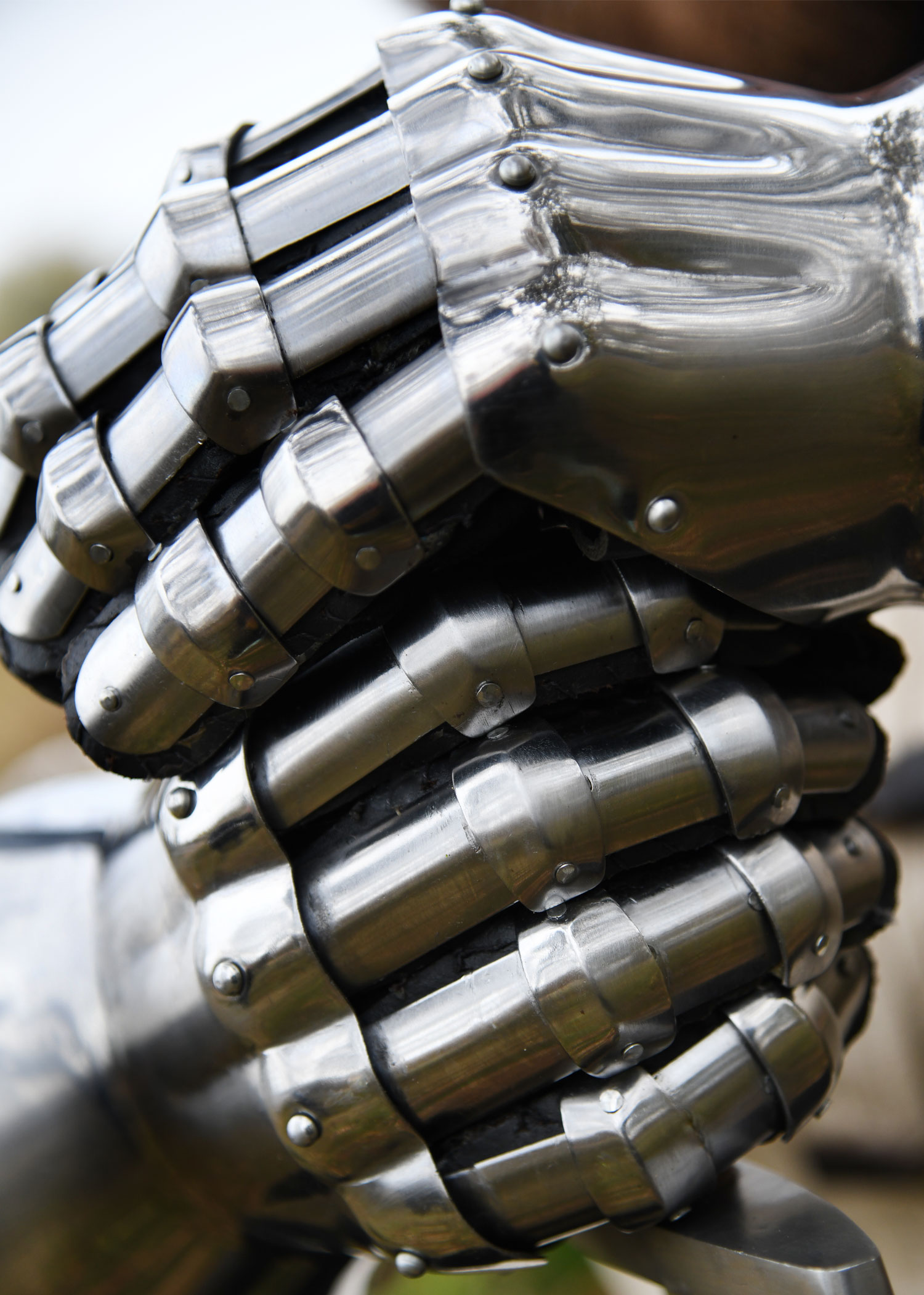 Medieval Hourglass Gauntlets, 14th C., 1.6 mm Steel