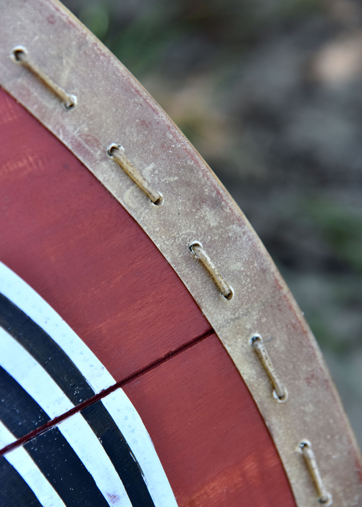 Viking Shield 'Huginn & Muninn' with Rawhide Edging, 80 cm (individual packing)