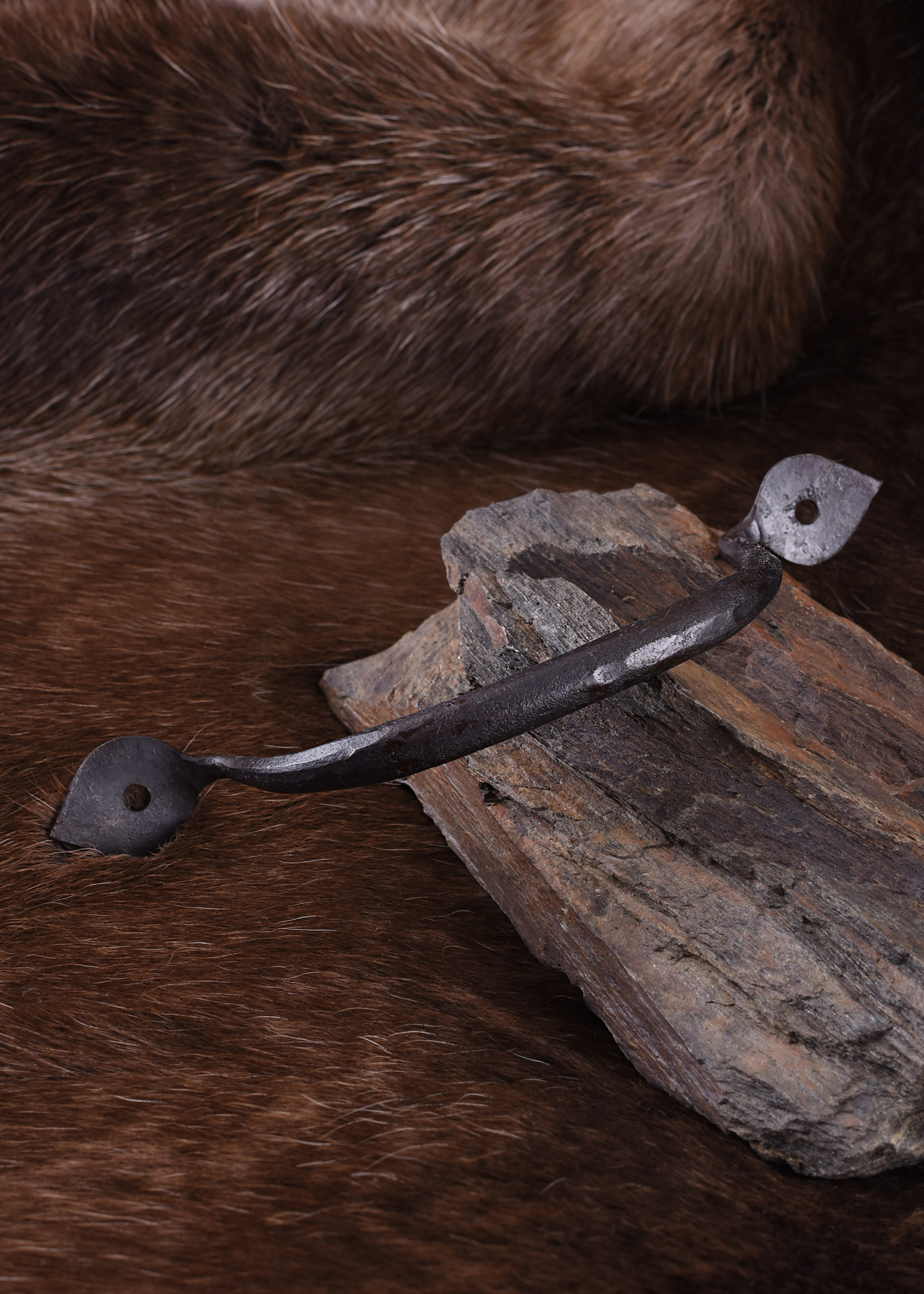 Hand-forged handle fitting